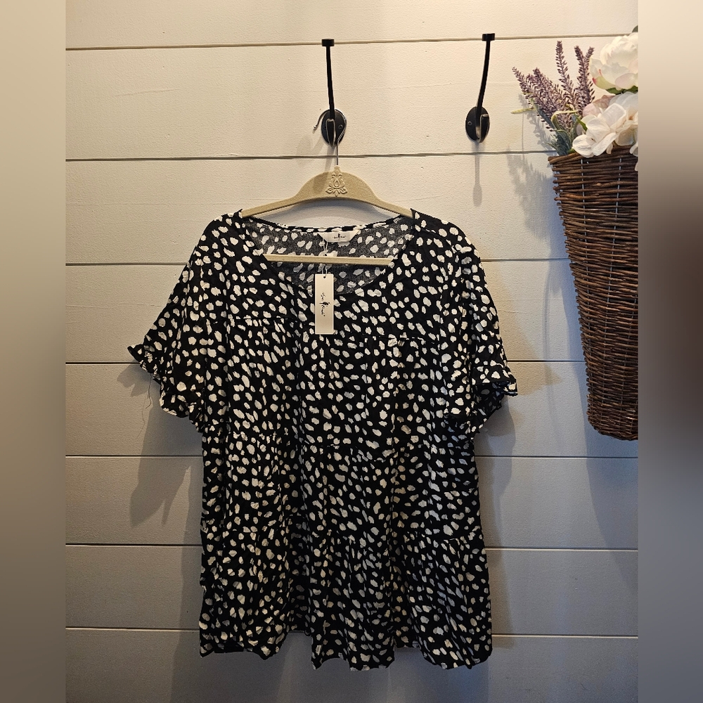 Elegant Black and White Patterned Blouse